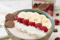 Chocolate Raspberry Smoothie Bowl Recipe for Breakfast Bliss