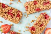 Chewy Strawberry Oat Bars with Fresh Jam Filling