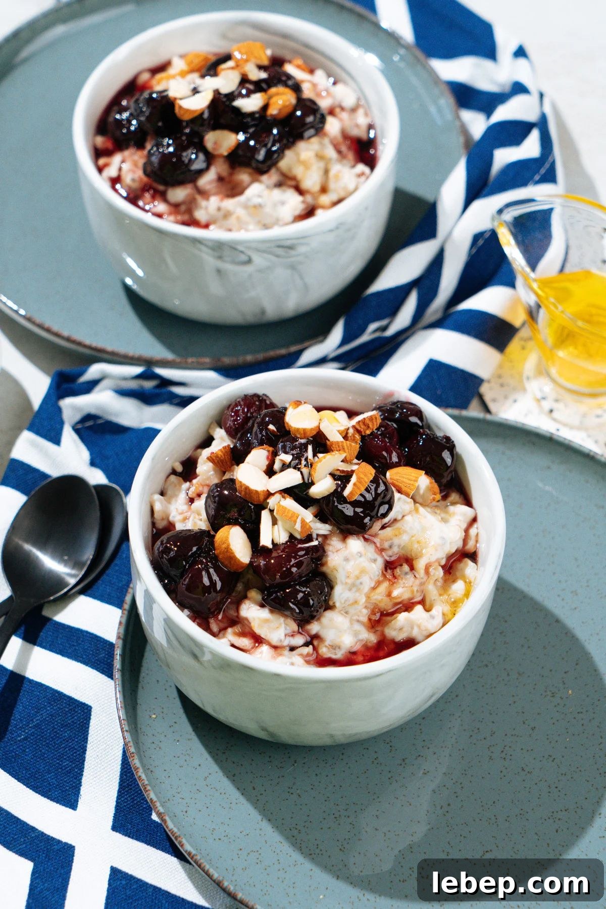 21 High-Protein Oatmeal Recipes for Muscle, Weight Loss & Energy 18 creamy cherry high protein oatmeal