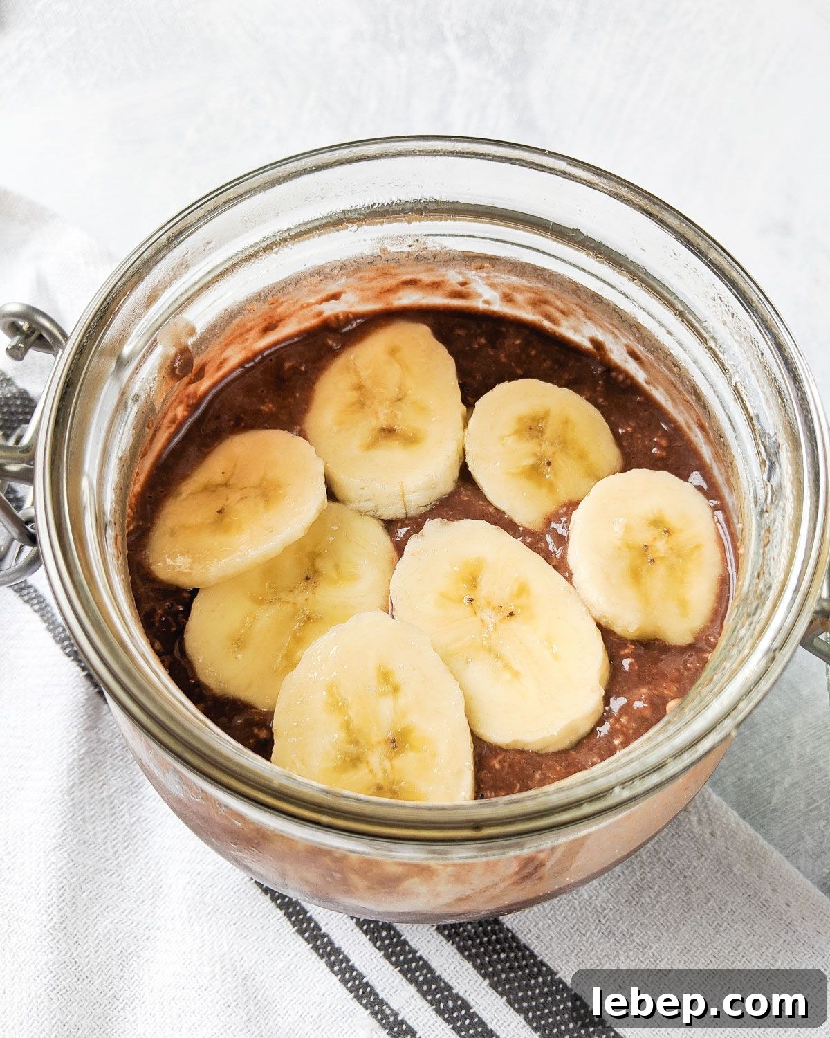 21 High-Protein Oatmeal Recipes for Muscle, Weight Loss & Energy 6 Chocolate Protein Overnight Oats with Banana