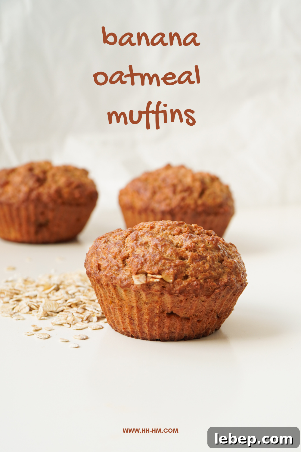 Healthy Banana Oatmeal Muffins! These healthy muffins are refined sugar-free, high-fiber, flourless and super nutritious! Great to meal prep for the week and an easy breakfast on the go! Also good as a snack or healthy dessert!