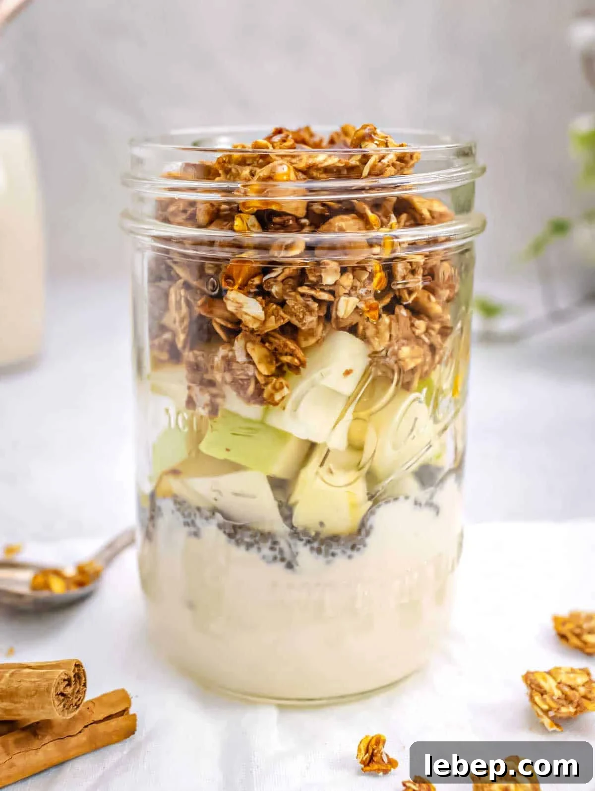 Granola recipe with chia seeds. 