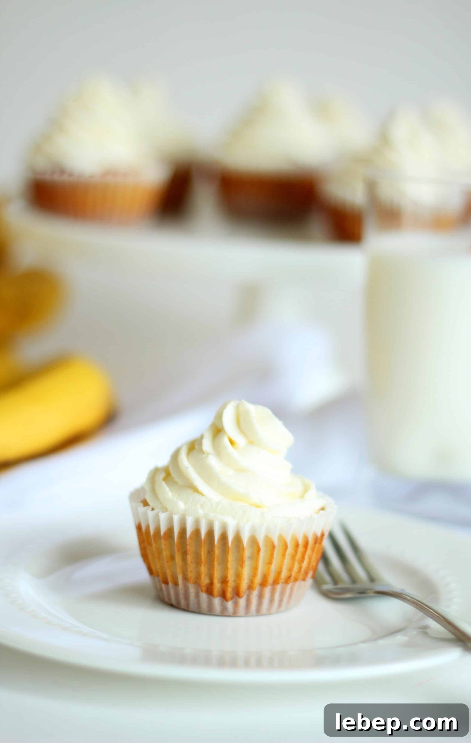 Mini Banana Cheesecakes: Bite-Sized Dessert Cups 4 mini banana cheesecake