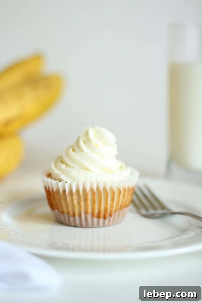 Mini Banana Cheesecakes: Bite-Sized Dessert Cups 5 mini banana cheesecake