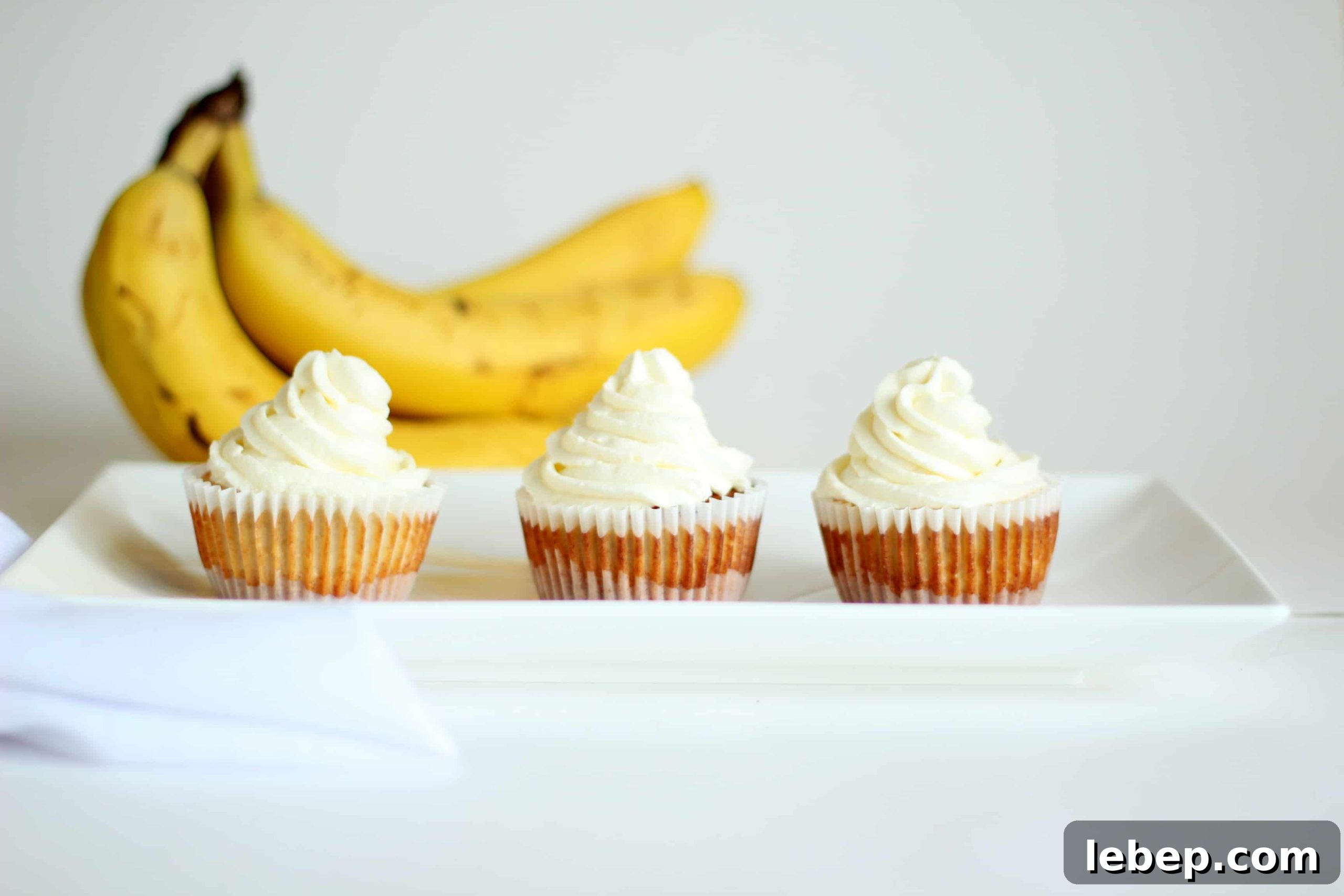 Mini Banana Cheesecakes: Bite-Sized Dessert Cups 7 mini banana cheesecake