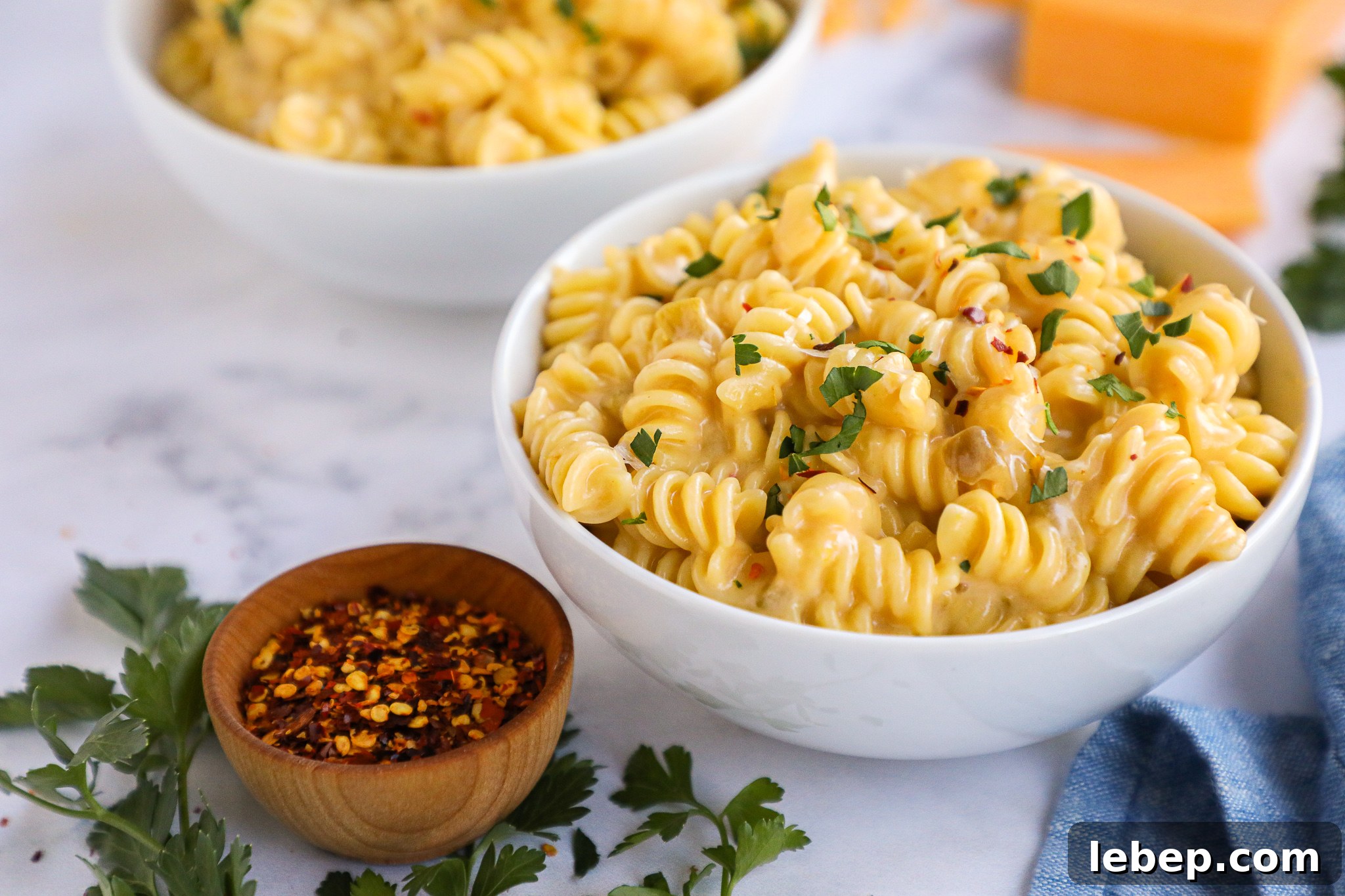 One-Pot Green Chile Macaroni and Cheese Recipe 4 This simple mac n' cheese is the perfect option for an easy weeknight meal! It takes only 10 minutes to make and it's full of cheese and green chiles too!
