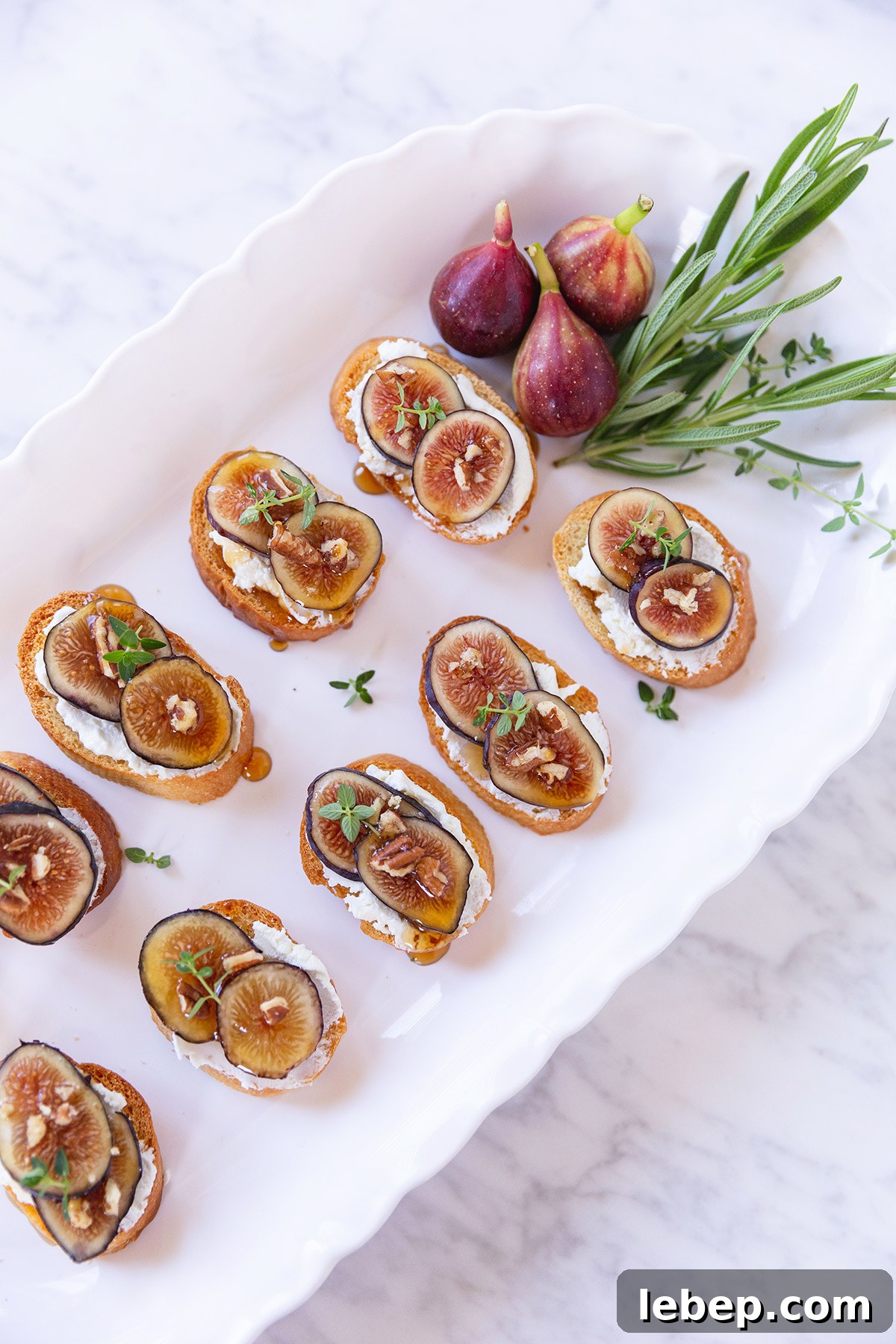 Fit and Goat Cheese Crostini
